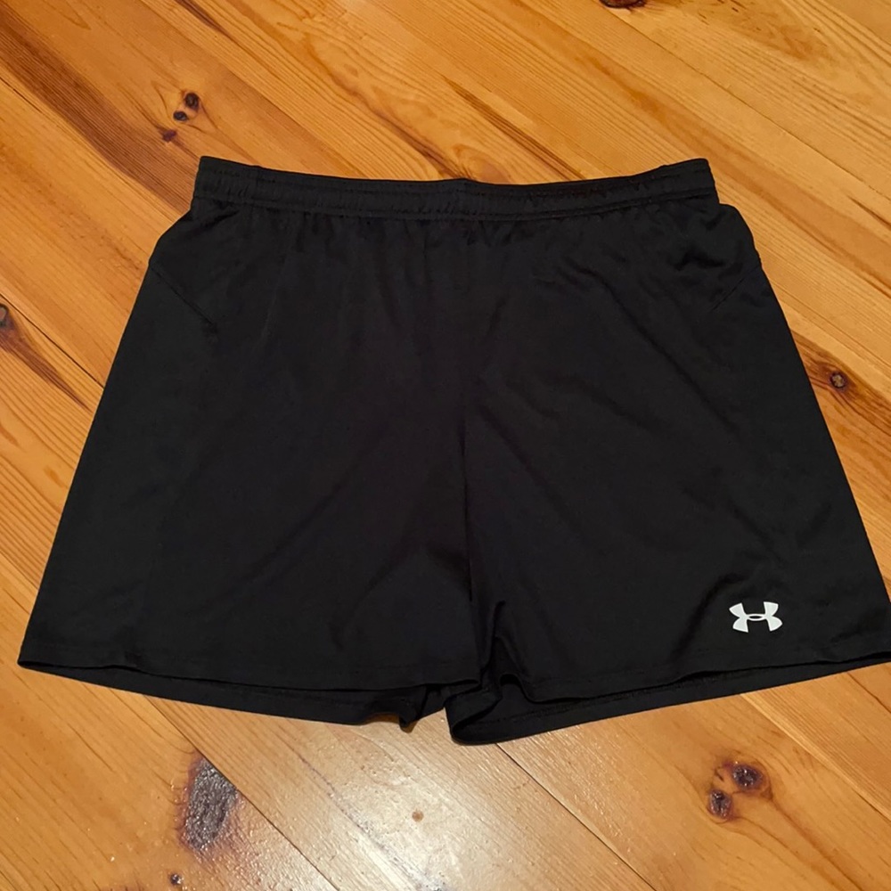 Ladies Under Armour Heat Gear Loose Fit Shorts Size Large EUC